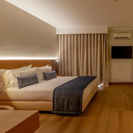 Santa Eufemia فندق 3*