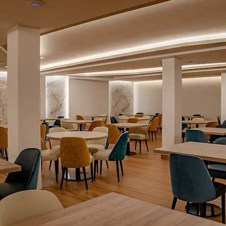 Santa Eufemia فندق 3*